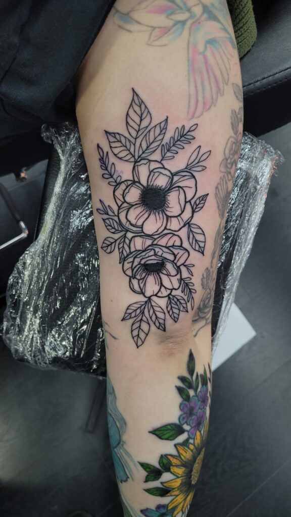 Poppy_tattoo_black_white